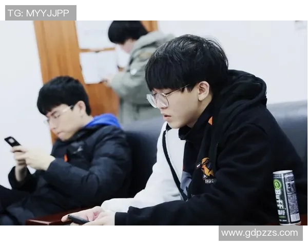 探索FPX在CSGO中的战术灵活性与团队协作能力分析